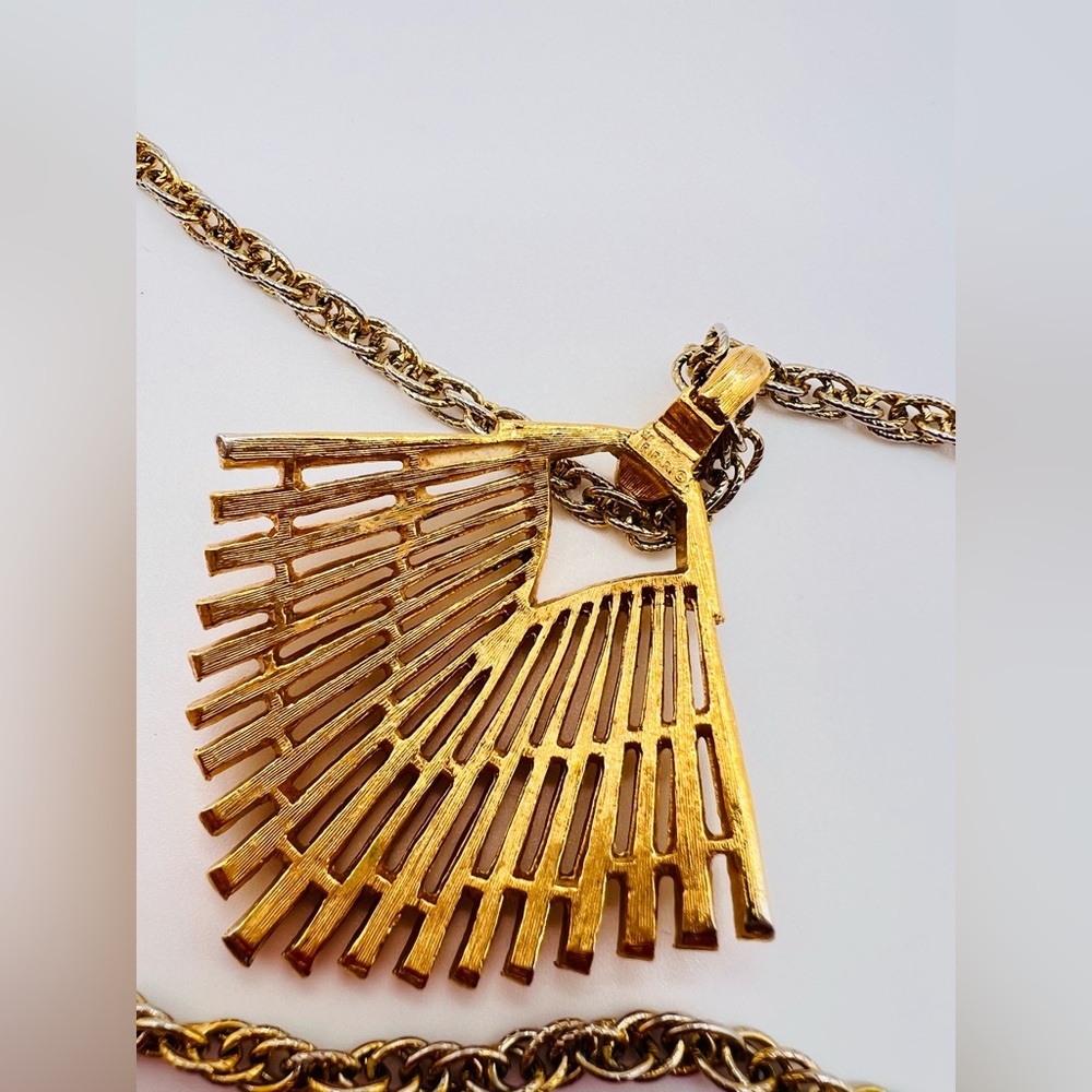 Vintage Crown Trifari Gold Tone Double Strand Fan Necklace Pendant - Picture 6 of 10